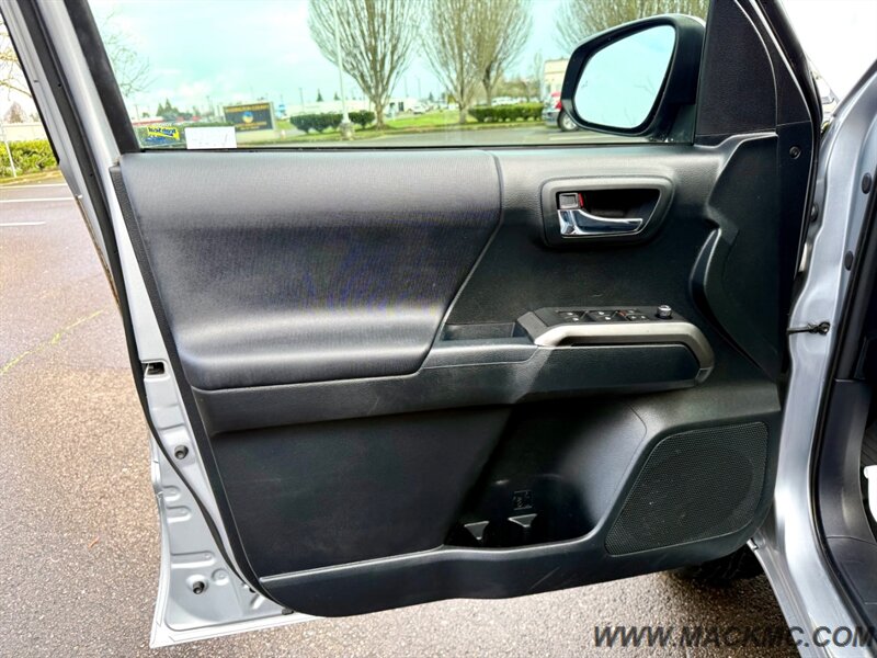 2016 Toyota Tacoma TRD Sport Back up Camera Moon Roof Low Miles - Photo 28 - Hillsboro, OR 97123