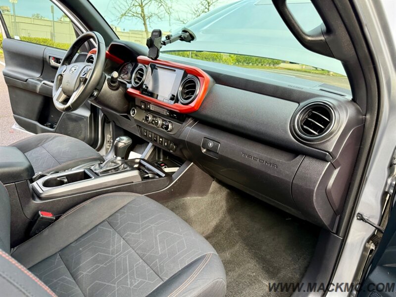 2016 Toyota Tacoma TRD Sport Back up Camera Moon Roof Low Miles  