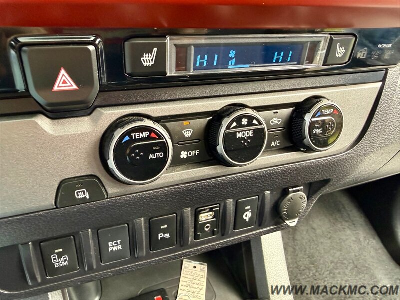 2016 Toyota Tacoma TRD Sport Back up Camera Moon Roof Low Miles - Photo 16 - Hillsboro, OR 97123