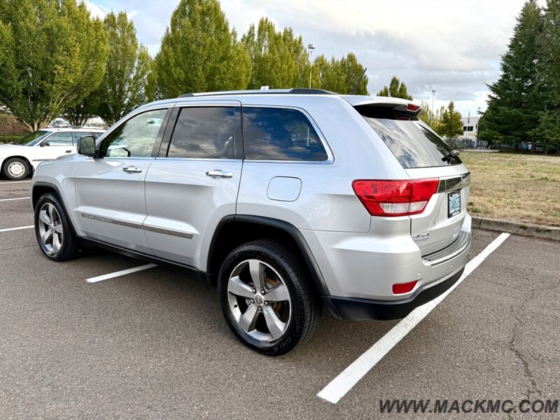 2012 Jeep Grand Cherokee Limited Leather Pano Roof AWD   - Photo 9 - Hillsboro, OR 97123
