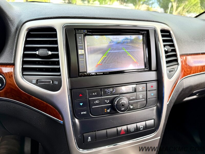 2012 Jeep Grand Cherokee Limited Leather Pano Roof AWD   - Photo 12 - Hillsboro, OR 97123