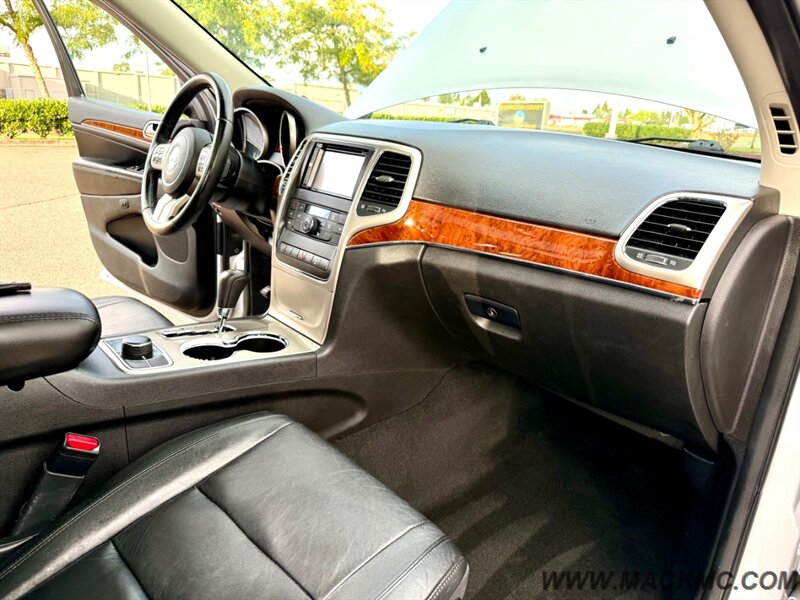 2012 Jeep Grand Cherokee Limited Leather Pano Roof AWD   - Photo 2 - Hillsboro, OR 97123