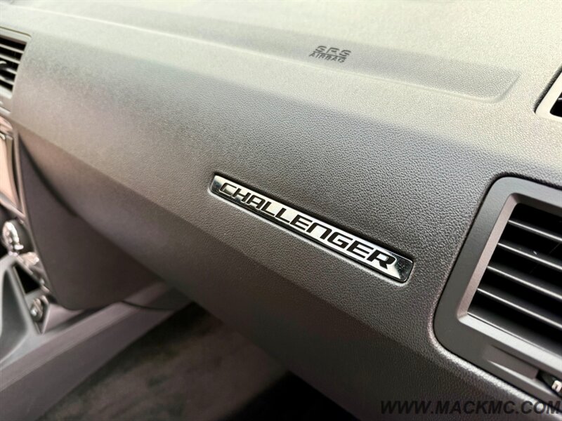 2013 Dodge Challenger SXT Plus Leather Heated Seats Moon Roof 1 Owner - Photo 13 - Hillsboro, OR 97123