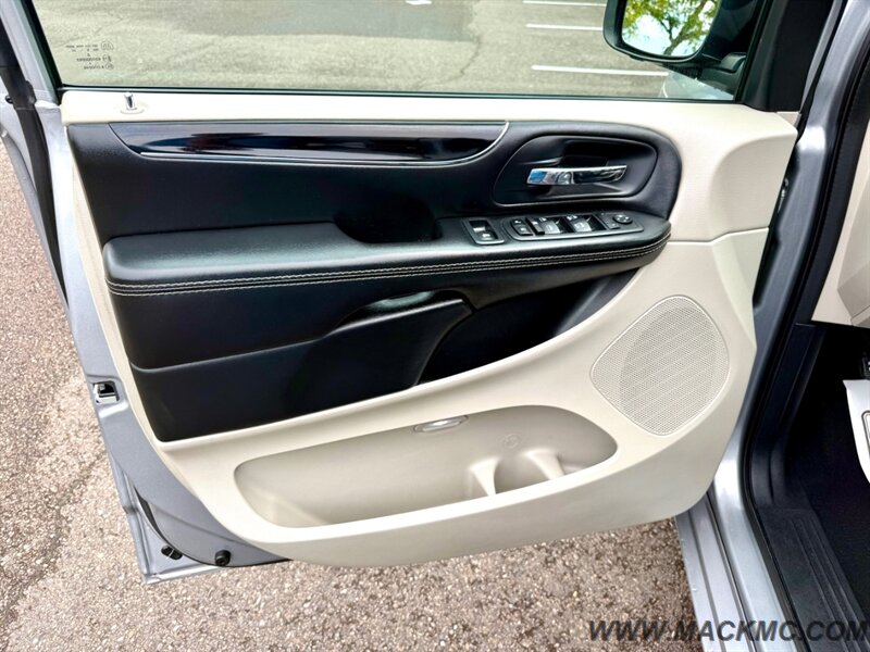 2018 Dodge Grand Caravan SXT Stow & Go Leather Back Up camera - Photo 25 - Hillsboro, OR 97123