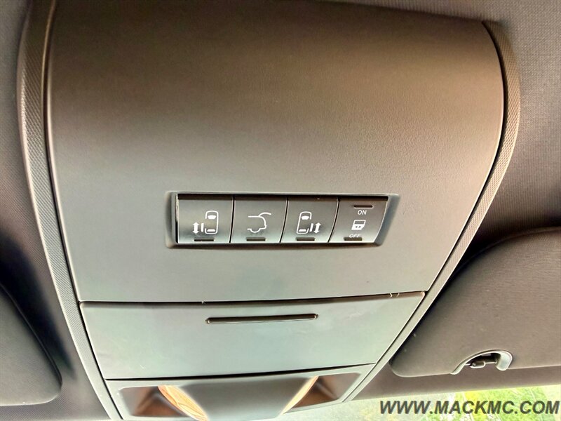 2018 Dodge Grand Caravan SXT Stow & Go Leather Back Up camera - Photo 15 - Hillsboro, OR 97123