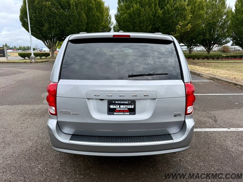 2018 Dodge Grand Caravan SXT Stow & Go Leather Back Up camera - Photo 8 - Hillsboro, OR 97123