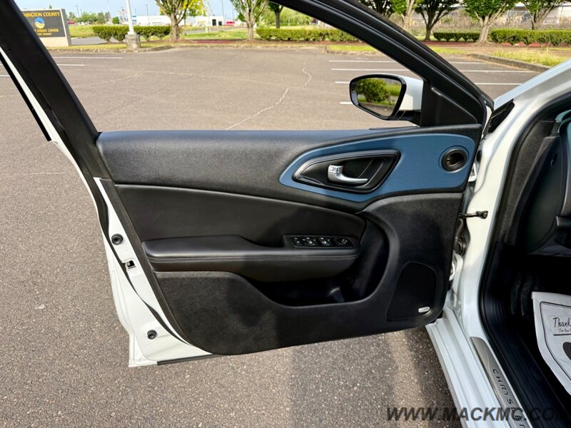 2015 Chrysler 200 S 93K Low Miles Loaded Pano Roof   - Photo 28 - Hillsboro, OR 97123