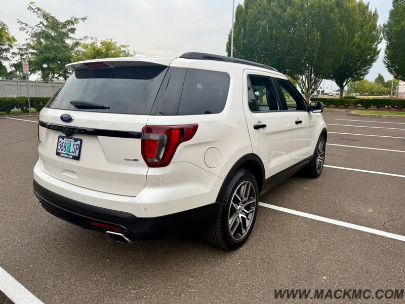 2016 Ford Explorer Sport AWD 3RD Row Seating Low Miles - Photo 8 - Hillsboro, OR 97123