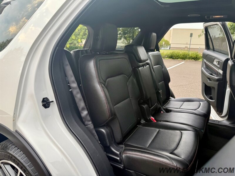 2016 Ford Explorer Sport AWD 3RD Row Seating Low Miles - Photo 22 - Hillsboro, OR 97123