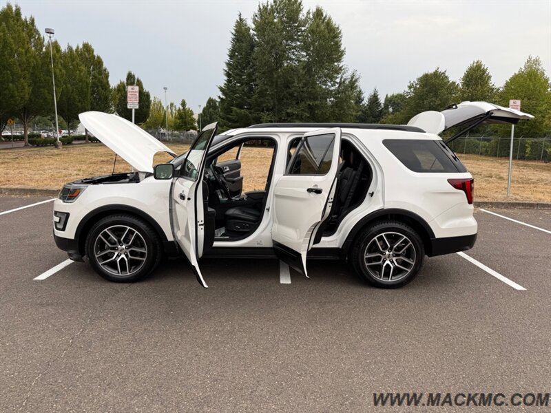 2016 Ford Explorer Sport AWD 3RD Row Seating Low Miles - Photo 33 - Hillsboro, OR 97123
