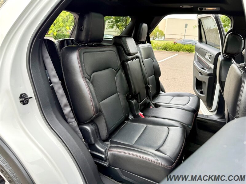 2016 Ford Explorer Sport AWD 3RD Row Seating Low Miles - Photo 20 - Hillsboro, OR 97123