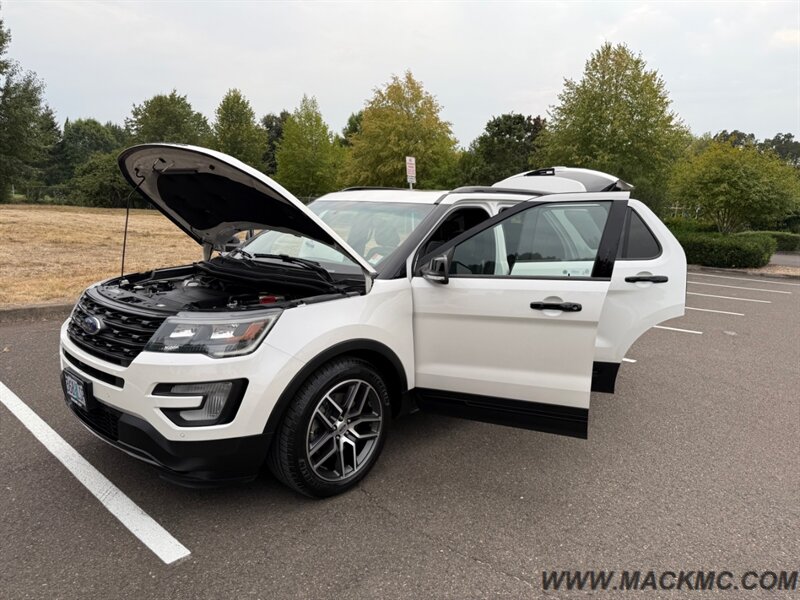 2016 Ford Explorer Sport AWD 3RD Row Seating Low Miles - Photo 32 - Hillsboro, OR 97123