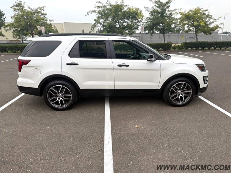 2016 Ford Explorer Sport AWD 3RD Row Seating Low Miles - Photo 6 - Hillsboro, OR 97123