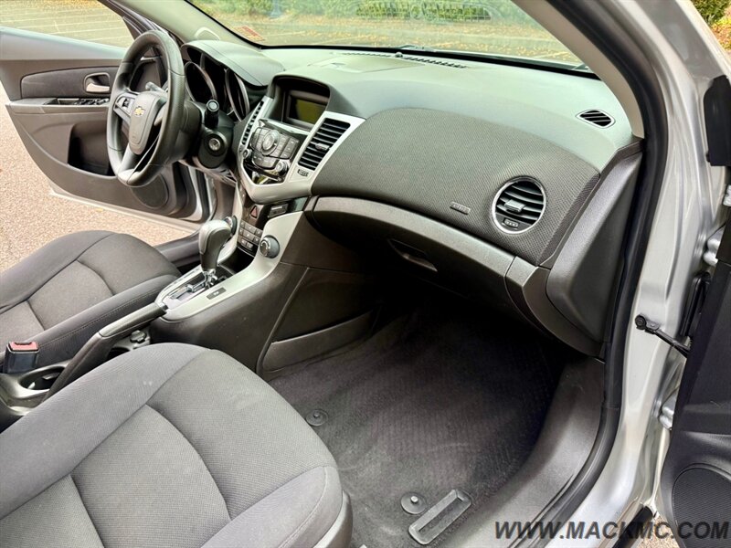 2013 Chevrolet Cruze LT Fleet   - Photo 2 - Hillsboro, OR 97123