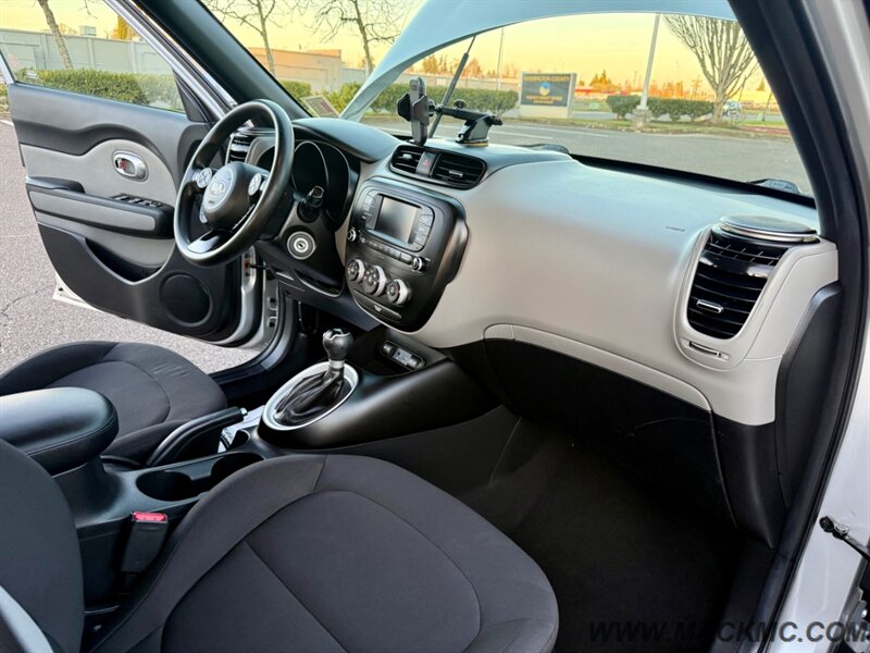 2017 Kia Soul Low 52K Miles Automatic Wagon   - Photo 2 - Hillsboro, OR 97123