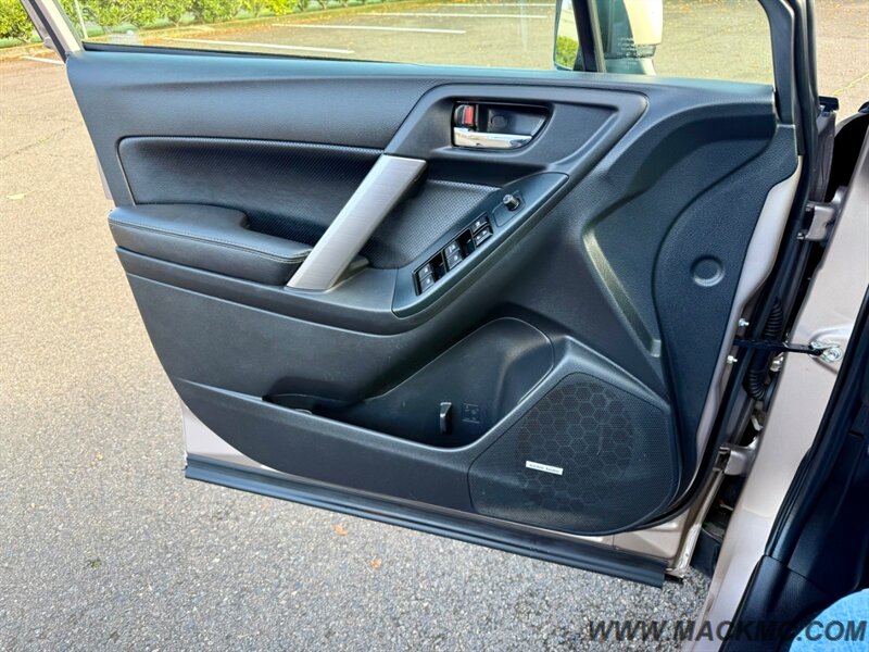 2016 Subaru Forester 2.5i Touring Pano Roof Leather Heated Seats Navi - Photo 26 - Hillsboro, OR 97123