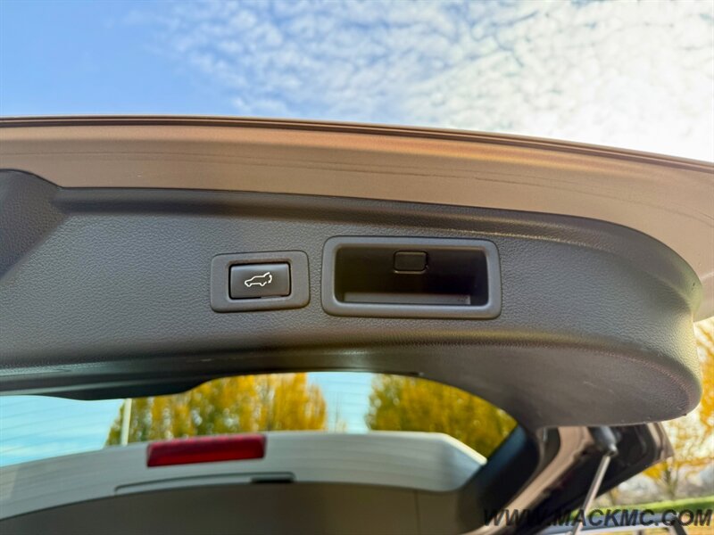 2016 Subaru Forester 2.5i Touring Pano Roof Leather Heated Seats Navi - Photo 27 - Hillsboro, OR 97123