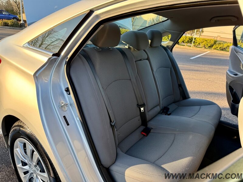 2011 Hyundai SONATA GLS   - Photo 15 - Hillsboro, OR 97123