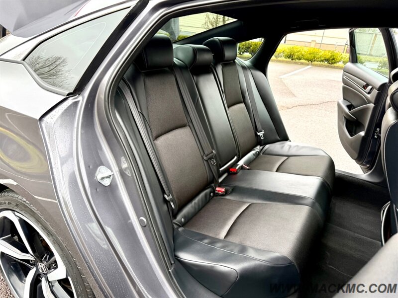 2018 Honda Accord Sport New Tires Back Up Camera 35-MPG   - Photo 14 - Hillsboro, OR 97123