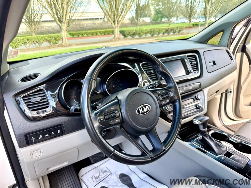 2020 Kia Sedona EX Fully Loaded Power Doors DVD 76K Miles - Photo 11 - Hillsboro, OR 97123