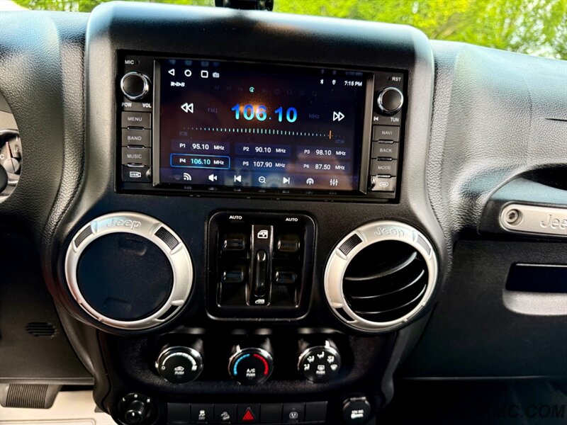 2018 Jeep Wrangler JK Unlimited Sahara triple Black Premium Wheels Hardtop   - Photo 15 - Hillsboro, OR 97123