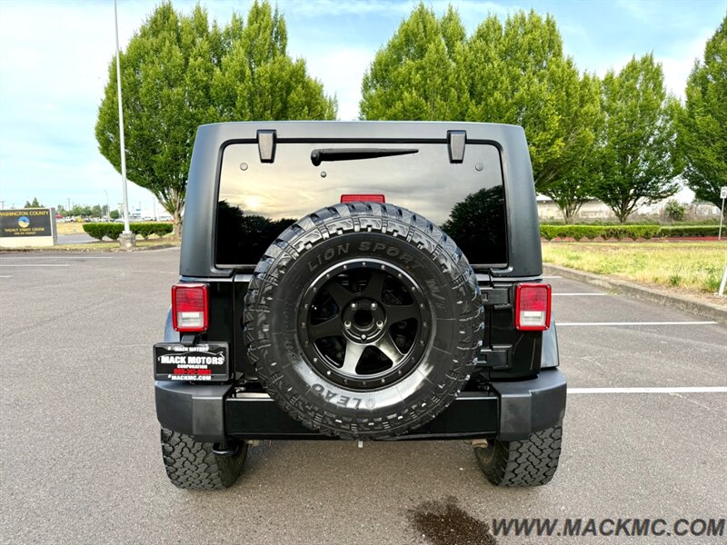 2018 Jeep Wrangler JK Unlimited Sahara triple Black Premium Wheels Hardtop   - Photo 9 - Hillsboro, OR 97123
