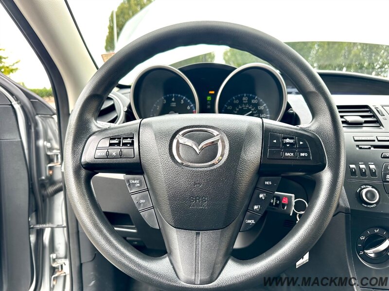 2013 Mazda Mazda3 i Sport   - Photo 9 - Hillsboro, OR 97123