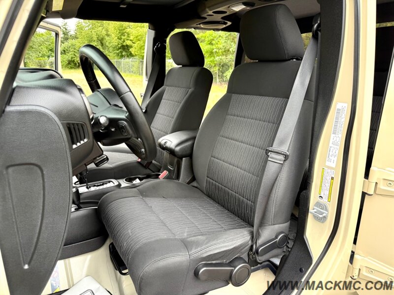 2011 Jeep Wrangler Sport Unlimited Lifted 35s MTs Light Bar Winch   - Photo 15 - Hillsboro, OR 97123