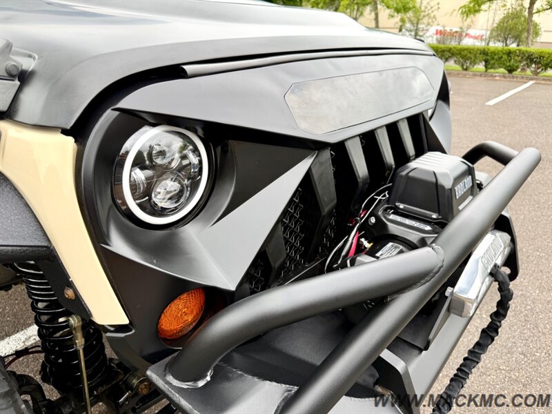 2011 Jeep Wrangler Sport Unlimited Lifted 35s MTs Light Bar Winch   - Photo 25 - Hillsboro, OR 97123