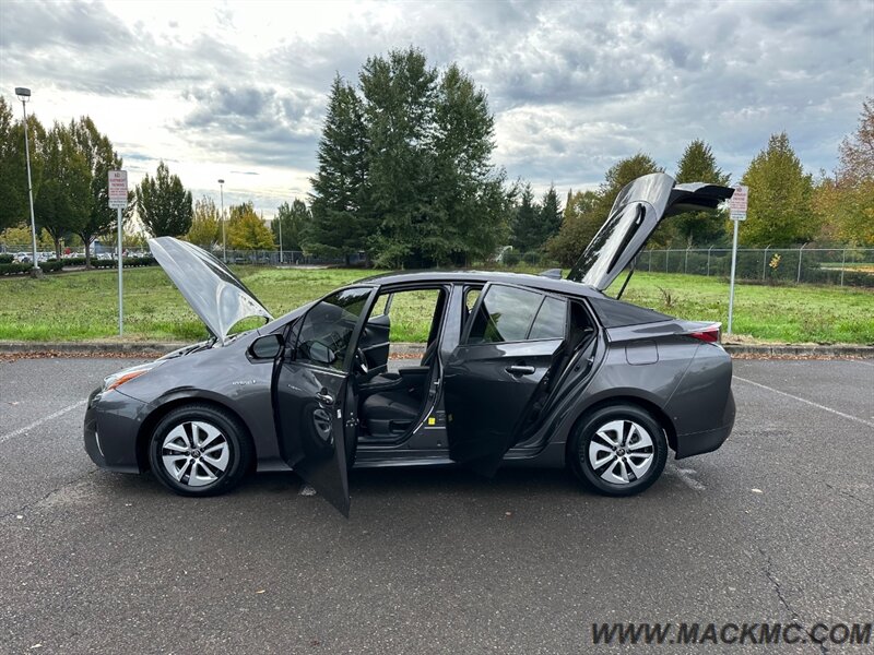 2017 Toyota Prius Two   - Photo 28 - Hillsboro, OR 97123