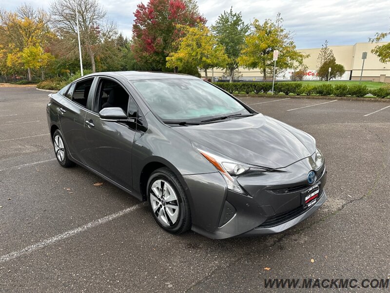 2017 Toyota Prius Two   - Photo 5 - Hillsboro, OR 97123