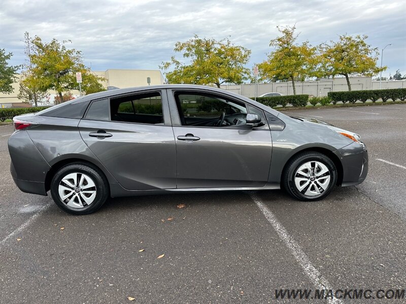 2017 Toyota Prius Two   - Photo 6 - Hillsboro, OR 97123