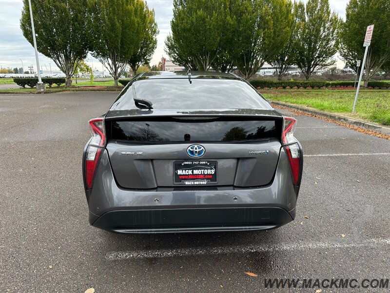 2017 Toyota Prius Two   - Photo 8 - Hillsboro, OR 97123