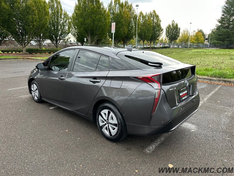 2017 Toyota Prius Two   - Photo 9 - Hillsboro, OR 97123