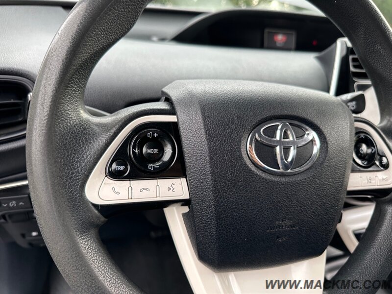 2017 Toyota Prius Two   - Photo 13 - Hillsboro, OR 97123