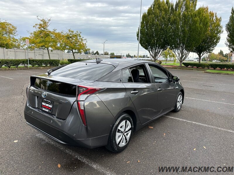 2017 Toyota Prius Two   - Photo 7 - Hillsboro, OR 97123