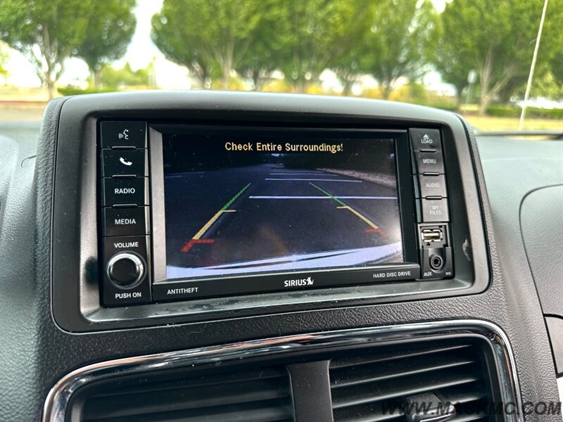 2018 Dodge Grand Caravan GT Leather Stow N Go Back Up Camera - Photo 13 - Hillsboro, OR 97123