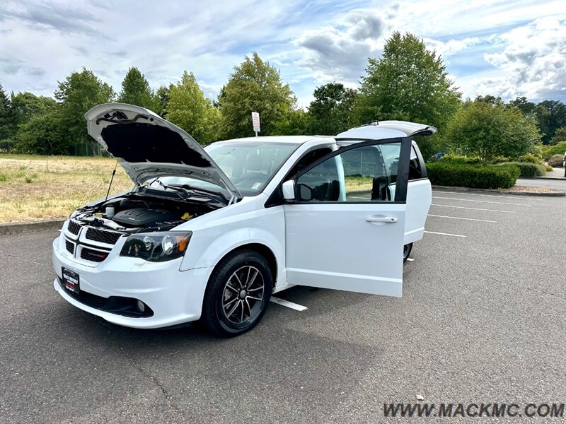 2018 Dodge Grand Caravan GT Leather Stow N Go Back Up Camera - Photo 31 - Hillsboro, OR 97123