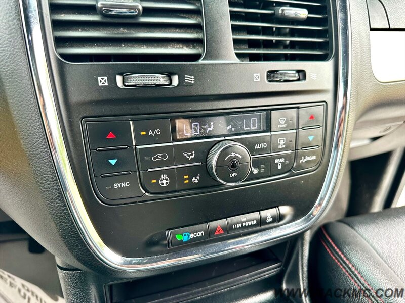 2018 Dodge Grand Caravan GT Leather Stow N Go Back Up Camera - Photo 15 - Hillsboro, OR 97123