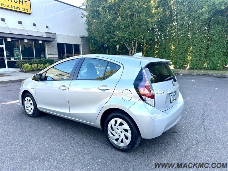 2016 Toyota Prius c One   - Photo 10 - Hillsboro, OR 97123