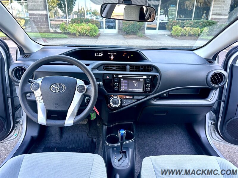 2016 Toyota Prius c One   - Photo 2 - Hillsboro, OR 97123