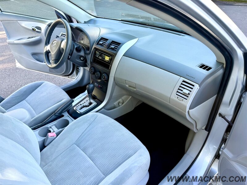 2010 Toyota Corolla LE Automatic 2 Owner 34-MPG   - Photo 2 - Hillsboro, OR 97123