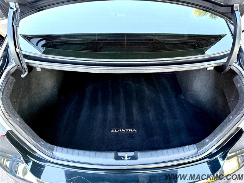 2017 Hyundai ELANTRA Limited Leather back Up Camera New Tires   - Photo 15 - Hillsboro, OR 97123