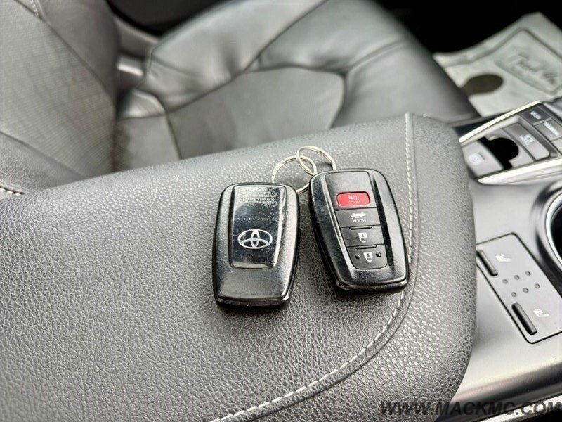 2019 Toyota Camry XSE   - Photo 17 - Hillsboro, OR 97123