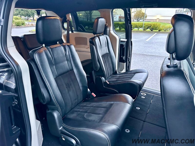 2018 Dodge Grand Caravan SXT   - Photo 18 - Hillsboro, OR 97123