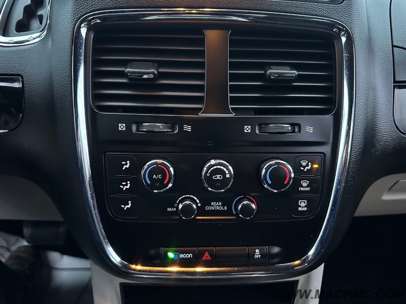 2018 Dodge Grand Caravan SXT   - Photo 14 - Hillsboro, OR 97123