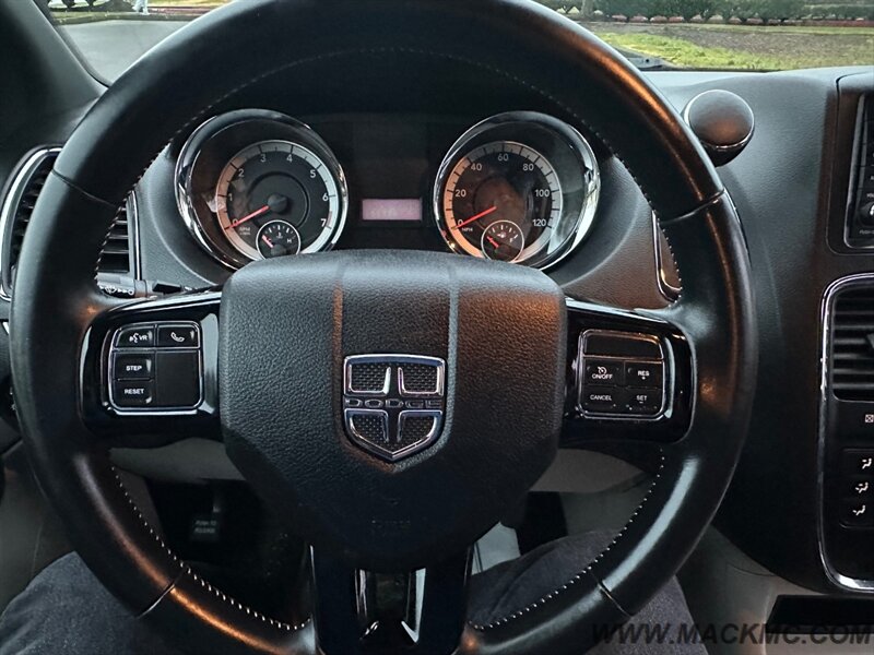 2018 Dodge Grand Caravan SXT   - Photo 12 - Hillsboro, OR 97123