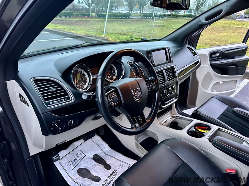 2018 Dodge Grand Caravan SXT   - Photo 11 - Hillsboro, OR 97123