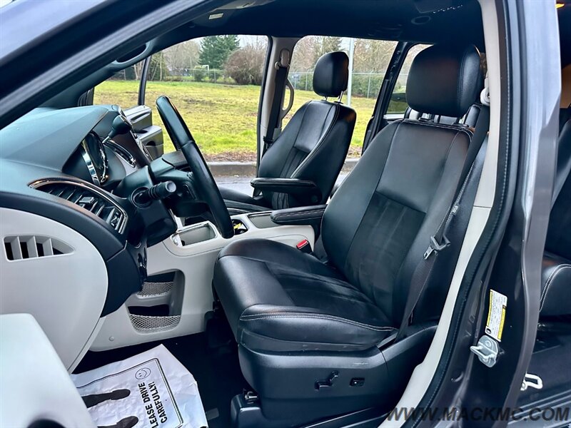 2018 Dodge Grand Caravan SXT   - Photo 16 - Hillsboro, OR 97123