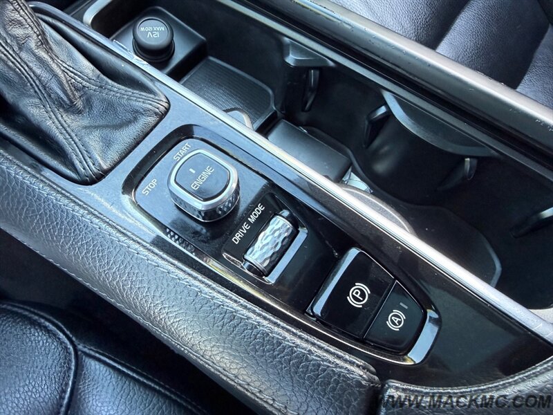 2017 Volvo XC90 T6 Momentum Pano Roof 3RD Wow Seat Nav   - Photo 16 - Hillsboro, OR 97123